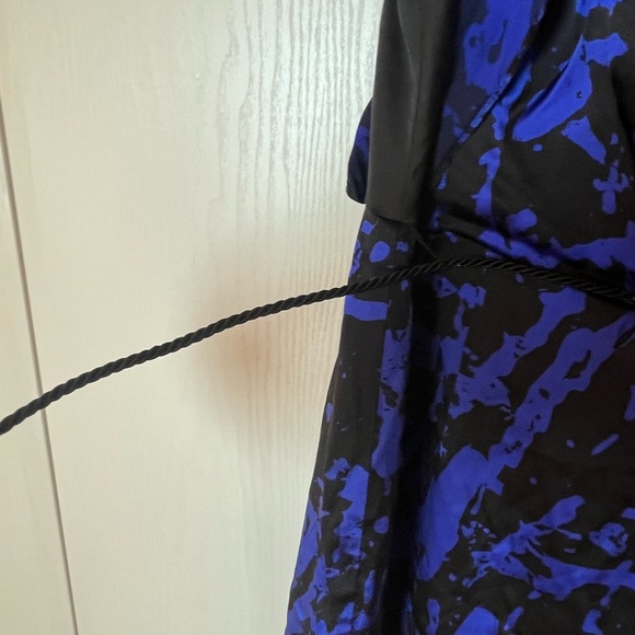 NWT Le Chateau Black and Blue Splatter Mini Dress - Picture 6 of 7